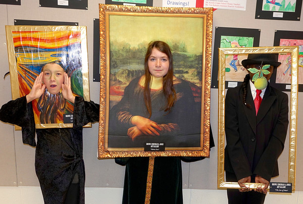 Mona Lisa and Mighty Girl Art Gallery